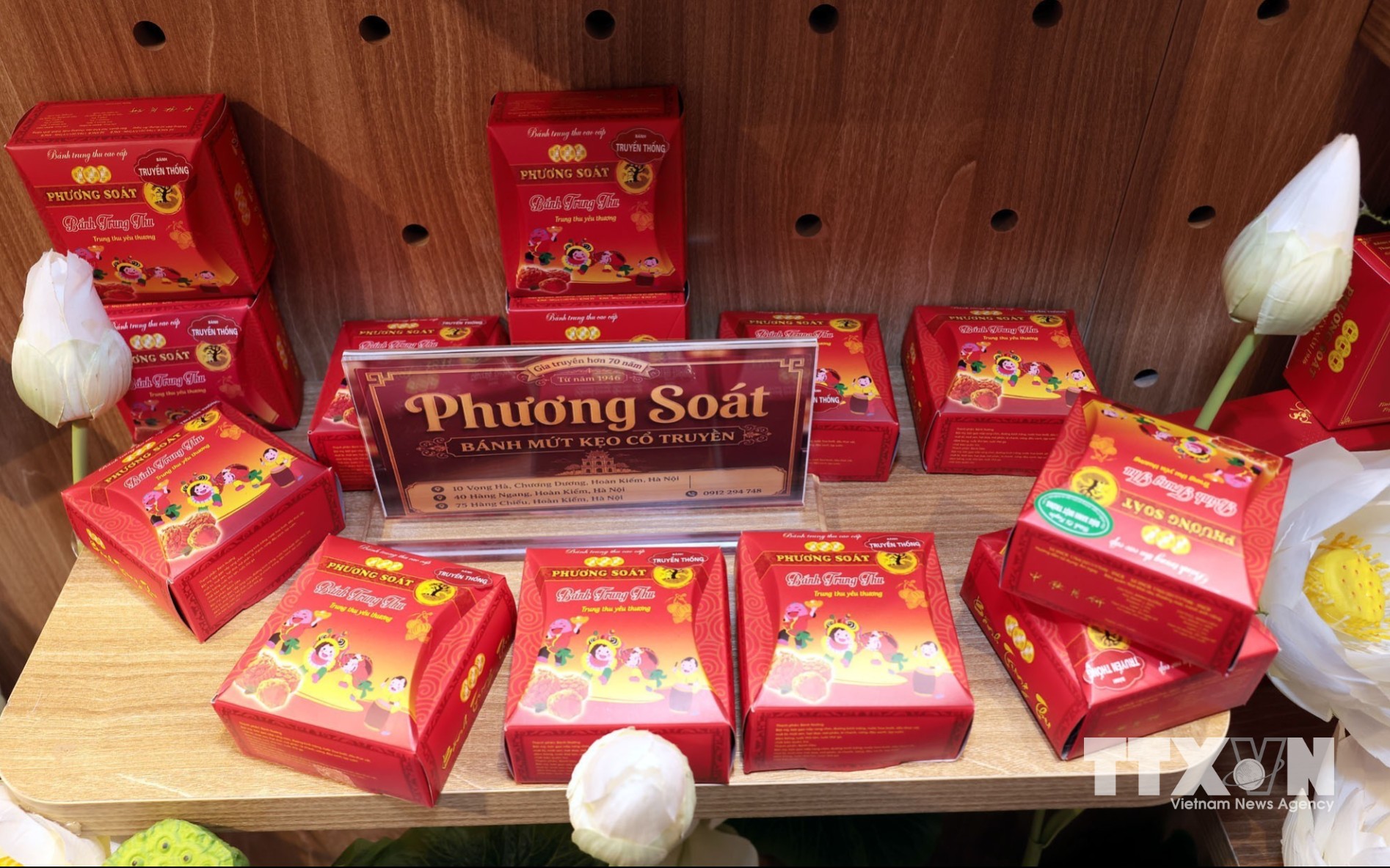 Bánh Trung thu truyền thống trưng bày tại Chương trình Sức sống hàng Việt với chủ đề “Rằm rộ phố cổ – Hà Nội trong tôi” được tổ chức từ ngày 14-16/8/2026 tại 62 Tràng Tiền, phường Cửa Nam. (Ảnh: Trần Việt/TTXVN)